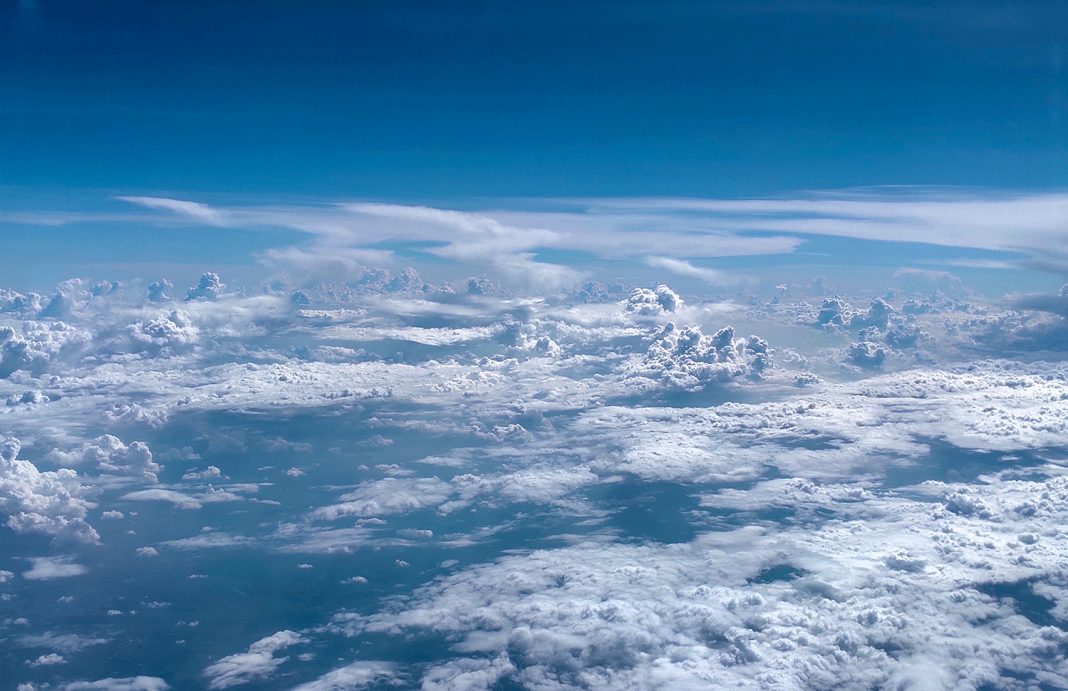 Awan dan realitas semu